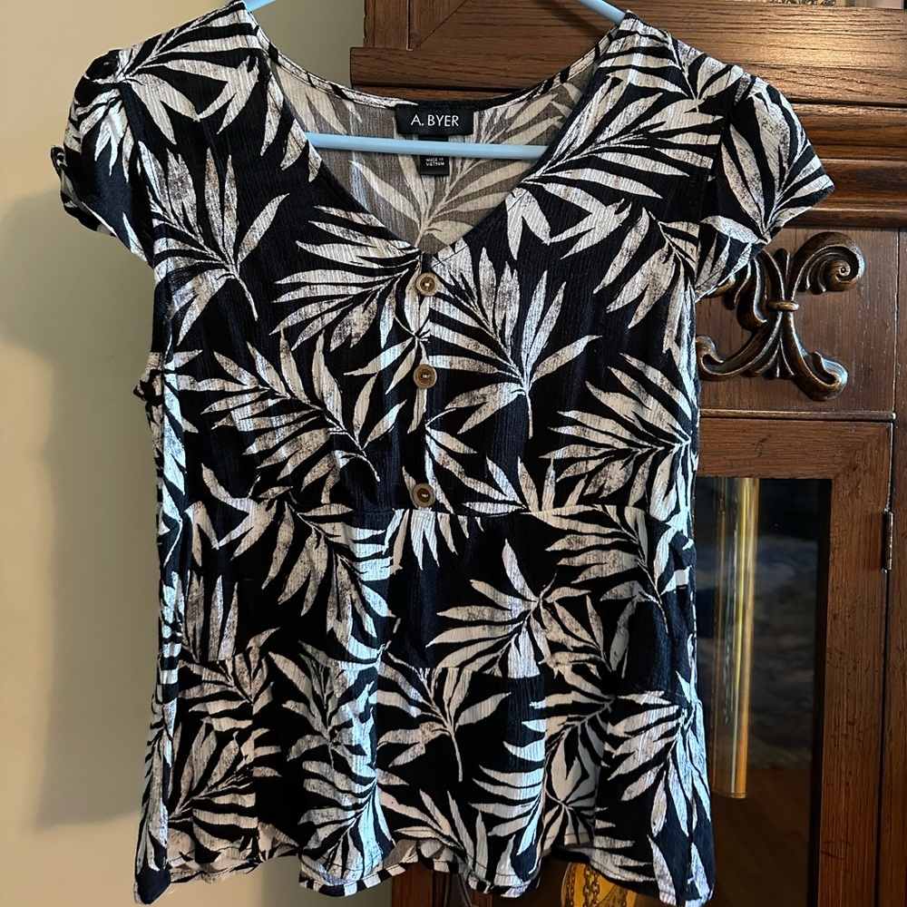 A. Byer Size Small Black and White Tropical Patterned Tank Top